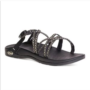 🤩Chaco strappy slide in Quito Night print!!🤩🤩